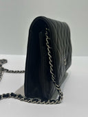 Sac à bandoulière Wallet-On-Chain en cuir lisse noir - Chanel