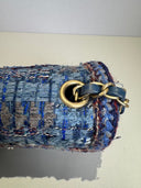 Sac à bandoulière Timeless mini en tweed bleu - Chanel