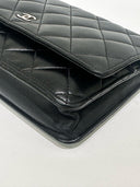 Sac à bandoulière Wallet-On-Chain en cuir lisse noir - Chanel