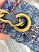 Sac à bandoulière Timeless mini en tweed bleu - Chanel