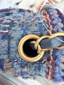 Sac à bandoulière Timeless mini en tweed bleu - Chanel