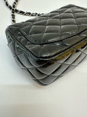 Sac à bandoulière Mini Timeless en cuir verni noir - Chanel