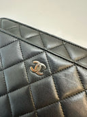 Sac à bandoulière Wallet-On-Chain en cuir lisse noir - Chanel