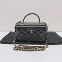 Sac à bandoulière mini Vanity en cuir lisse noir - Chanel