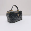 Sac à bandoulière mini Vanity en cuir lisse noir - Chanel