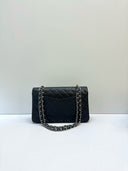 Sac à bandoulière Timeless 11.12 en cuir caviar noir - Chanel
