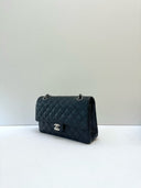 Sac à bandoulière Timeless 11.12 en cuir caviar noir - Chanel