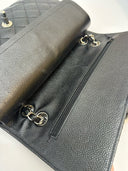 Sac à bandoulière Timeless 11.12 en cuir caviar noir - Chanel