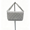 Sac à bandoulière Wallet-On-Chain en cuir verni gris - Chanel