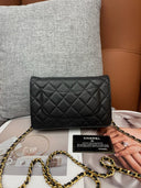 Sac à bandoulière Wallet-On-Chain en cuir caviar noir - Chanel