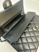 Sac à bandoulière Timeless 11.12 en cuir lisse noir - Chanel