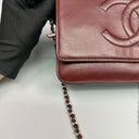 Sac à bandoulière Wallet-On-Chain en cuir caviar bordeaux - Chanel