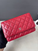 Sac à bandoulière Wallet-On-Chain en cuir lisse rouge - Chanel