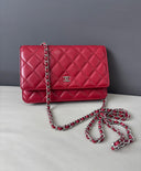 Sac à bandoulière Wallet-On-Chain en cuir lisse rouge - Chanel