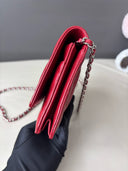 Sac à bandoulière Wallet-On-Chain en cuir lisse rouge - Chanel