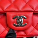 Sac à bandoulière Timeless 20CM en cuir lisse rouge - Chanel