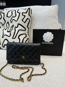 Sac à bandoulière Wallet-On-Chain en cuir lisse noir - Chanel
