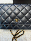 Sac à bandoulière Wallet-On-Chain en cuir lisse noir - Chanel