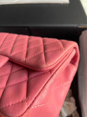 Sac à bandoulière Timeless 20CM en cuir lisse rose - Chanel