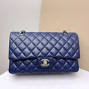 Sac à bandoulière Timeless 11.12 en cuir caviar bleu - Chanel