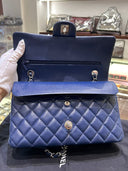 Sac à bandoulière Timeless 11.12 en cuir caviar bleu - Chanel