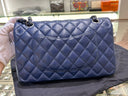 Sac à bandoulière Timeless 11.12 en cuir caviar bleu - Chanel