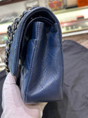Sac à bandoulière Timeless 11.12 en cuir caviar bleu - Chanel