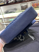 Sac à bandoulière Timeless 11.12 en cuir caviar bleu - Chanel