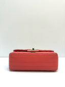 Sac à bandoulière Timeless 20CM en cuir chevron rouge corail - Chanel