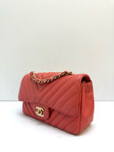 Sac à bandoulière Timeless 20CM en cuir chevron rouge corail - Chanel