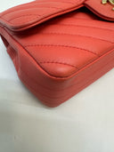 Sac à bandoulière Timeless 20CM en cuir chevron rouge corail - Chanel