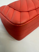 Sac à bandoulière Timeless 20CM en cuir chevron rouge corail - Chanel