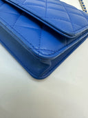Sac à bandoulière Wallet-On-Chain en cuir lisse bleu - Chanel