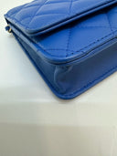 Sac à bandoulière Wallet-On-Chain en cuir lisse bleu - Chanel