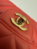 Sac à bandoulière Timeless 20CM en cuir chevron rouge corail - Chanel