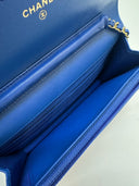 Sac à bandoulière Wallet-On-Chain en cuir lisse bleu - Chanel