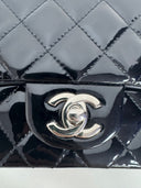Sac à bandoulière Mini Timeless 20CM en cuir verni noir - Chanel