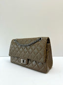 Sac à bandoulière 2.55 en cuir d'agneau marron - Chanel