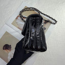 Sac à bandoulière Timeless 20CM en cuir verni chevron noir et argenté - Chanel