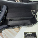 Sac à bandoulière Timeless 20CM en cuir verni chevron noir et argenté - Chanel