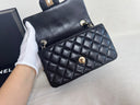 Sac à bandoulière Timeless 20CM en cuir lisse noir et doré - Chanel