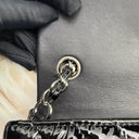 Sac à bandoulière Timeless 20CM en cuir verni chevron noir et argenté - Chanel