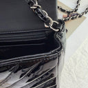 Sac à bandoulière Timeless 20CM en cuir verni chevron noir et argenté - Chanel