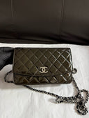 Sac à bandoulière Wallet-On-Chain en cuir verni vert foncé - Chanel