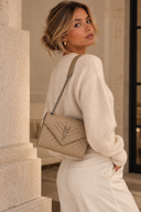 Sac à bandoulière Envelope Medium en cuir grainé beige - Saint-Laurent