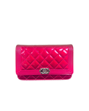 Sac à bandoulière Wallet On Chain en cuir verni rose - Chanel