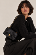 Sac à bandoulière Mini Timeless en cuir chevron noir - Chanel