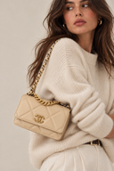 Sac à bandoulière Wallet on chain 19 en cuir lisse beige - Chanel