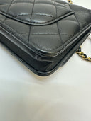 Sac à bandoulière Wallet-On-Chain en cuir lisse noir et doré - Chanel