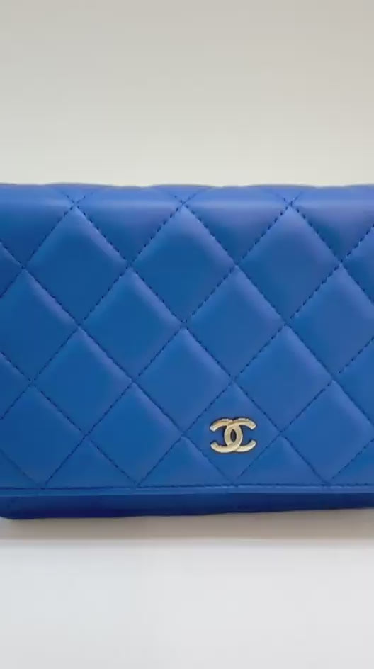 Sac à bandoulière Wallet-On-Chain en cuir lisse bleu - Chanel